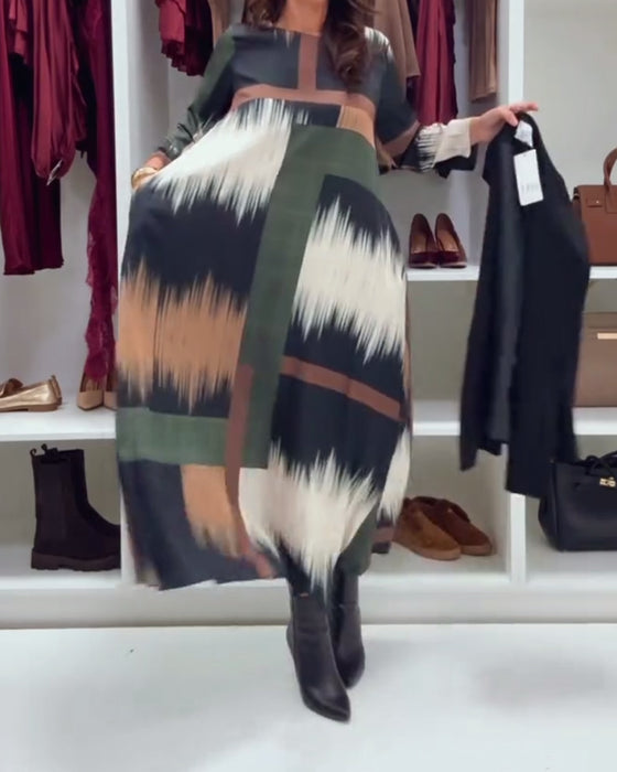 Moderne Trykt Kjole Med Rund Halsudskæring Og Lange Ærmer