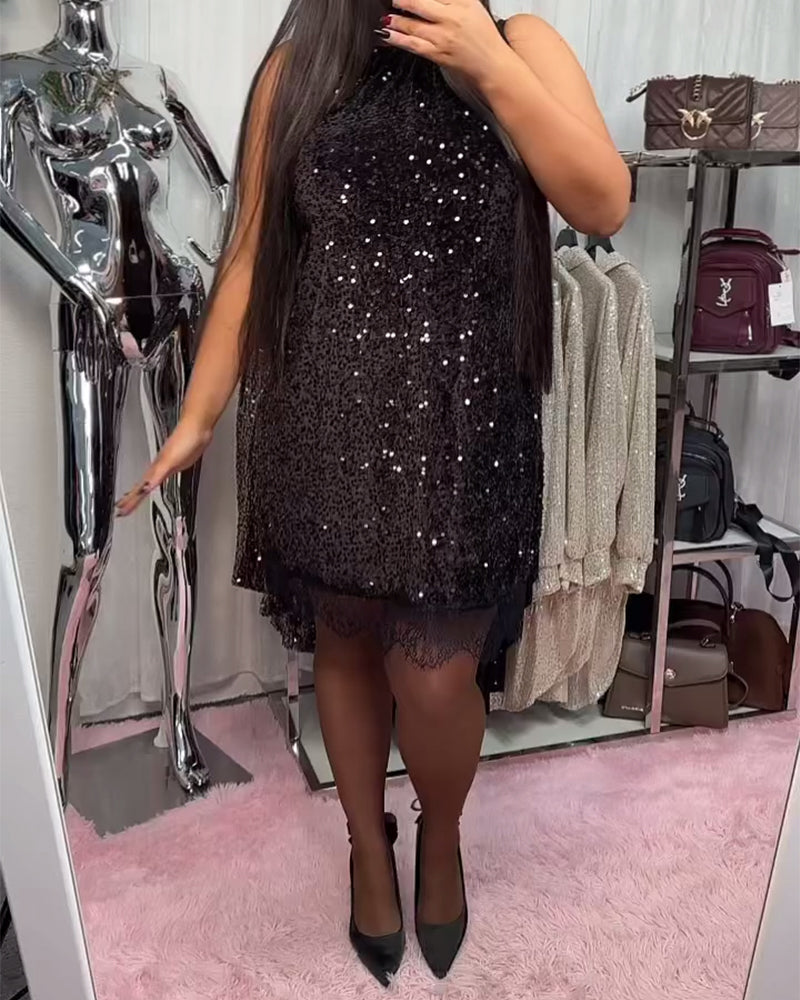 Ensfarvet Kjole Med Patchworkdetaljer