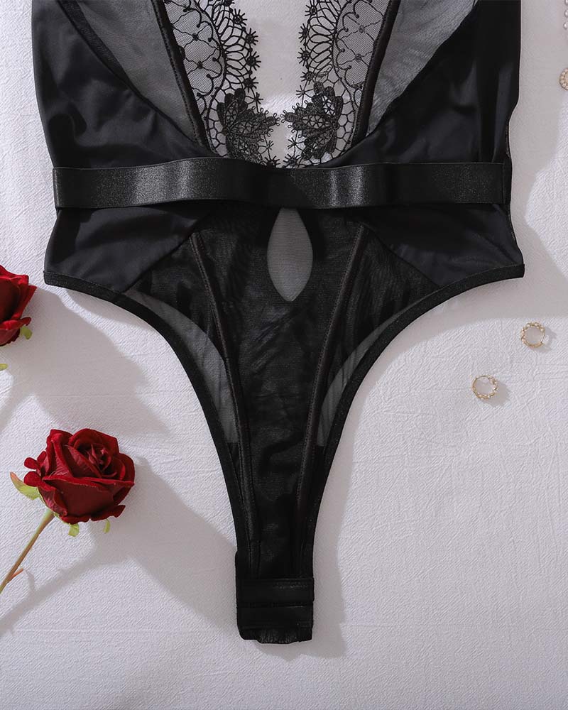 Gennemsigtig Rygfri One-Piece Undertøj Med Udskæringer