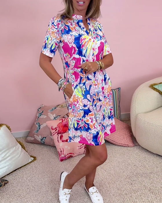 Stilfuld kortærmet blomsterkjole med lommer