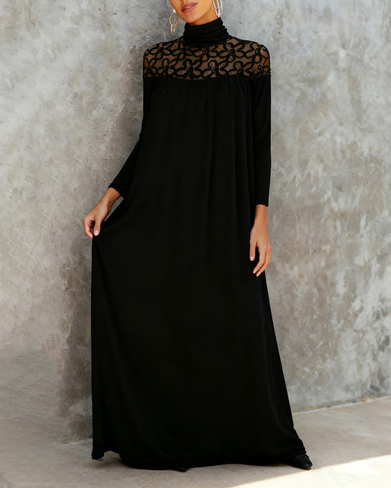 Elegant Kjole Med Høj Hals Af Mesh Og Patchwork