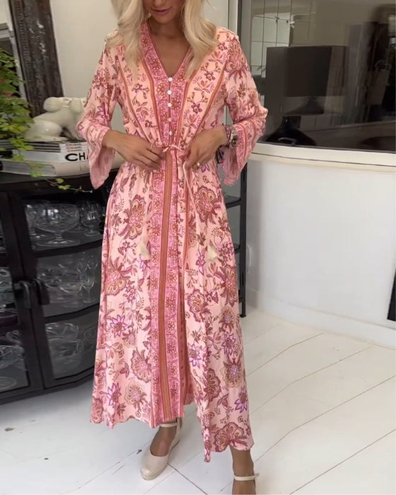 Elegant trykt kjole med V-udskæring og snøre