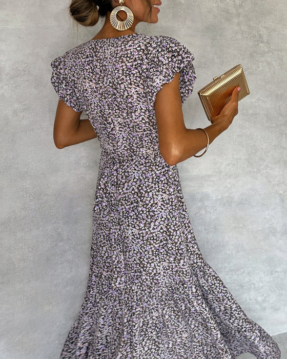 Elegant lang kjole med pjuskærmer og slids