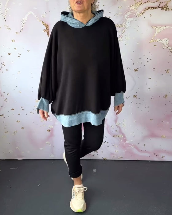 Afslappet hættetrøje med kontrastfarvede kanter