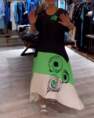 Løs patchworkkjole med rund hals