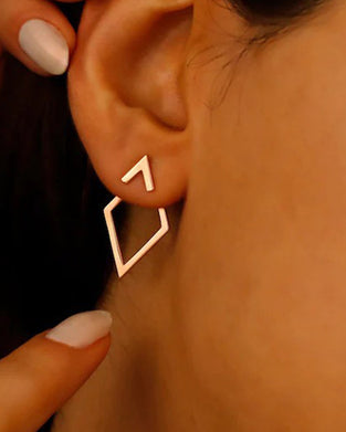 Enkle elegante diamantformede øreringe