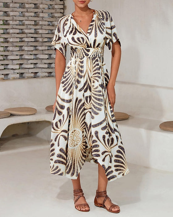 Elegant hvid kjole med gyldent print