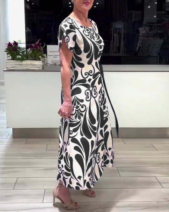 Elegant kortærmet kjole med print og taljebånd