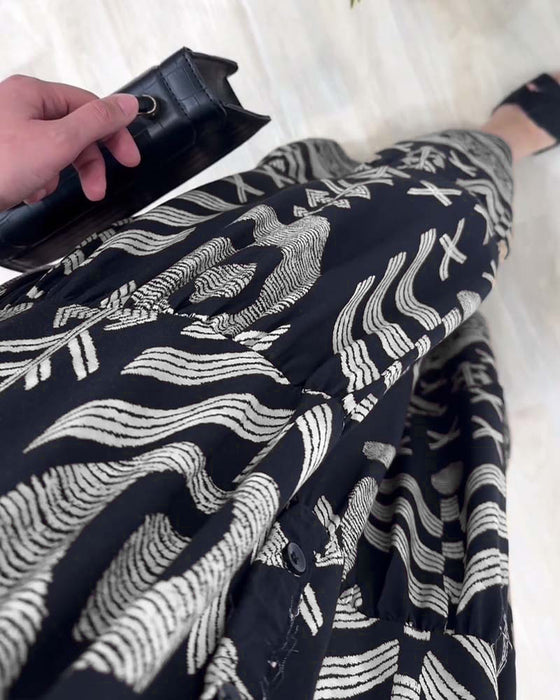 V-halset langærmet kjole med gyldent print