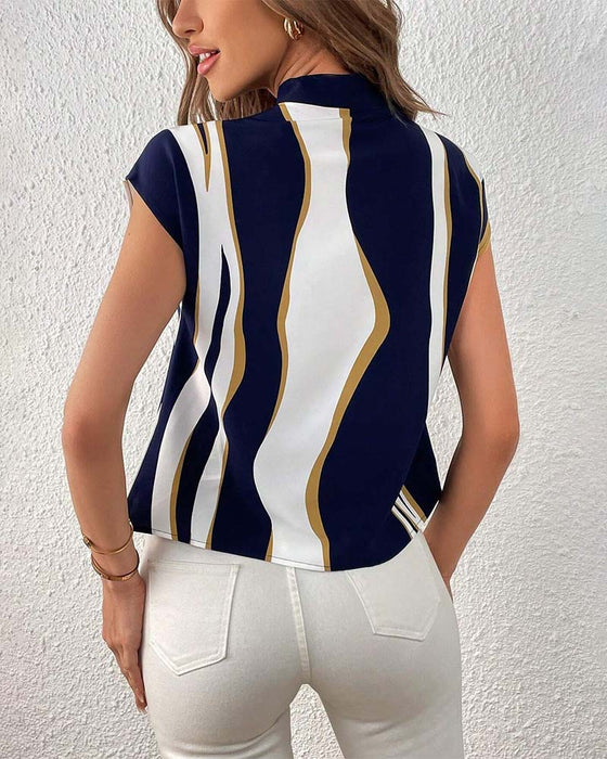 Kortærmet stribet bluse med bindebånd