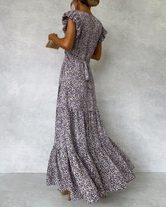 Elegant lang kjole med pjuskærmer og slids