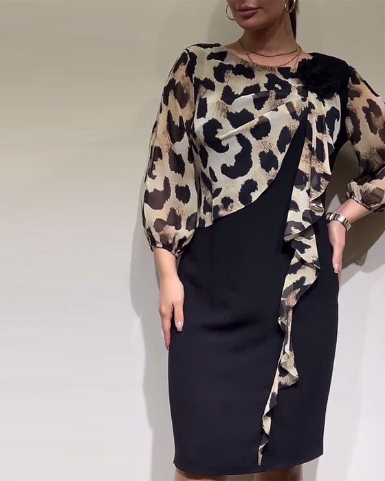 Elegant patchworkkjole med leopardprint