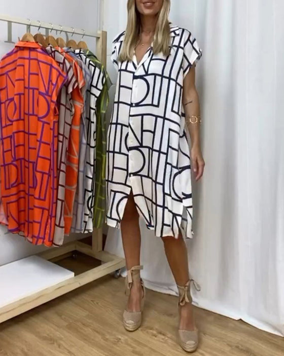 Afslappet kjole med geometrisk print