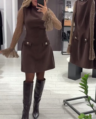 Stilfuld Og Elegant Kjole Med Klokkearmer