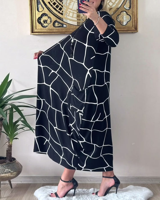 Kjole løs med rund hals og langærmet lomme