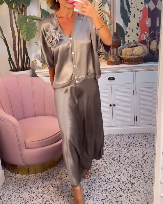 To-delt sæt | Nederdel og bluse med knapper og rosemotiv