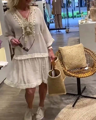 Blondekjole med frynser og flæser