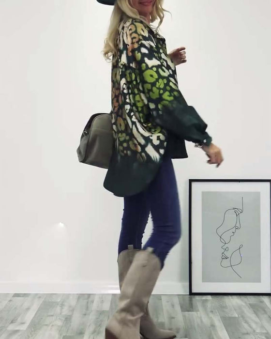 Grøn skjorte med leopardprint
