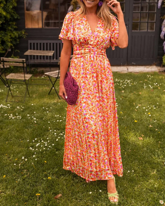 Sommerkjole med V-udskæring og blomsterprint