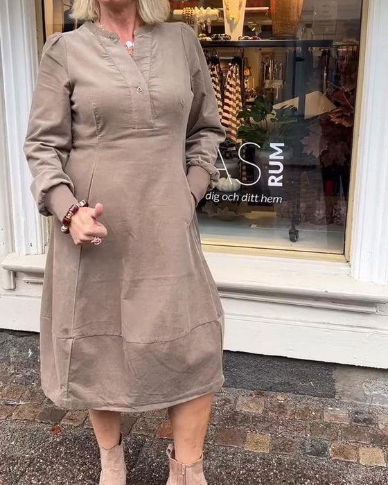 Kjole afslappet retro med lange ærmer