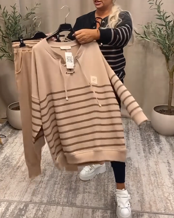 Todelt Sæt Med Afslappet Stribet Sportsbuks Ved Anklen