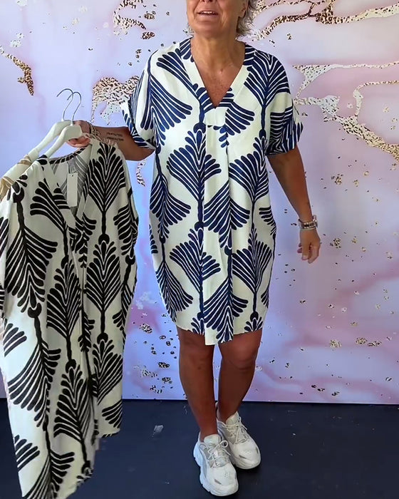 Afslappet kortærmet kjole med V-udskæring