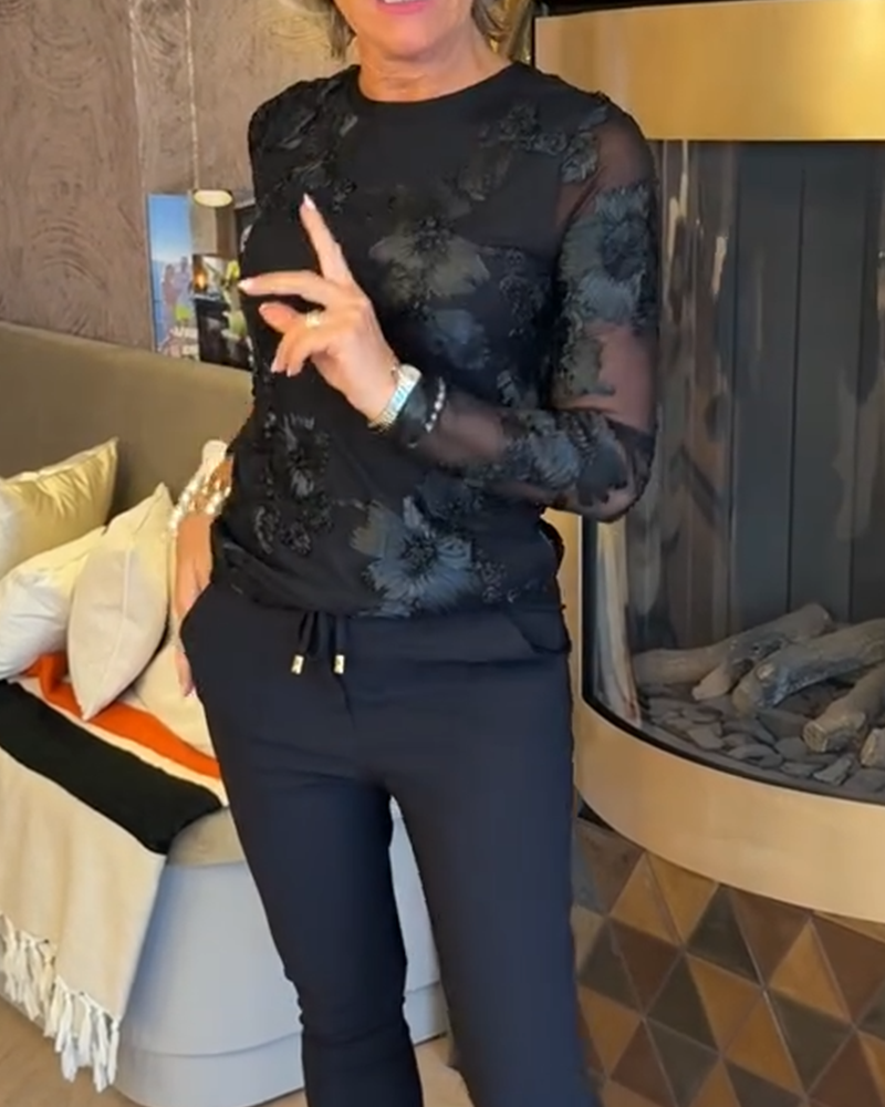 Stilfuld Top Med Rund Hals Og Lange Ærmer