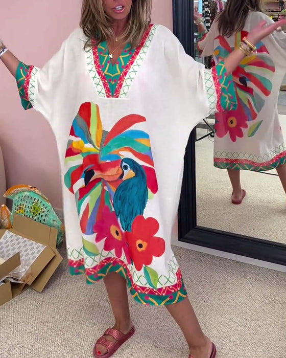 V-halset kjole med tropiske motiver