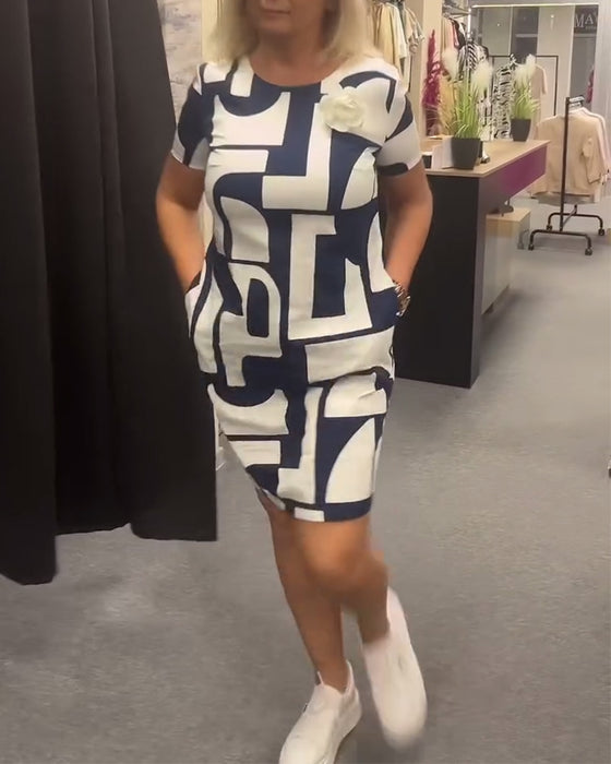 Geometrisk mønstret kjole med rund hals