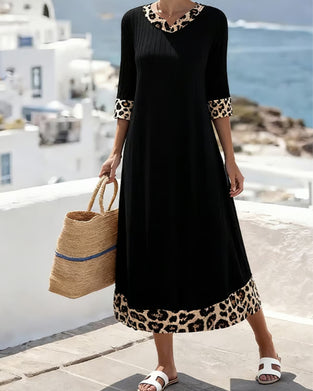 Elegant Maxi Kjole Med Leopardtryk Og Patchworkdetaljer