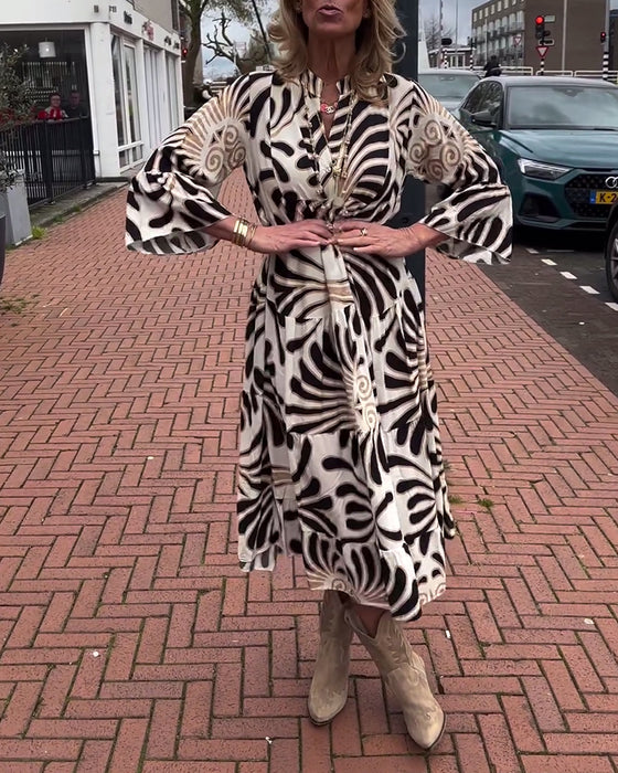 Elegantmønstret kjole i løs pasform