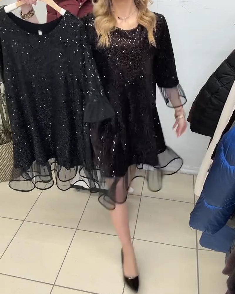 Moderne Kjole Med Udstående Ærmer Og Paljetter