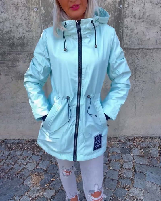 Lyseblå hættejakke med snøre