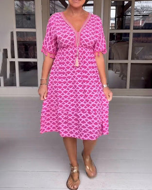 Mønstret kjole med V-udskæring og frynser