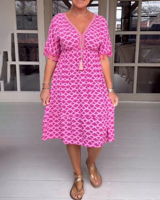 Mønstret kjole med V-udskæring og frynser