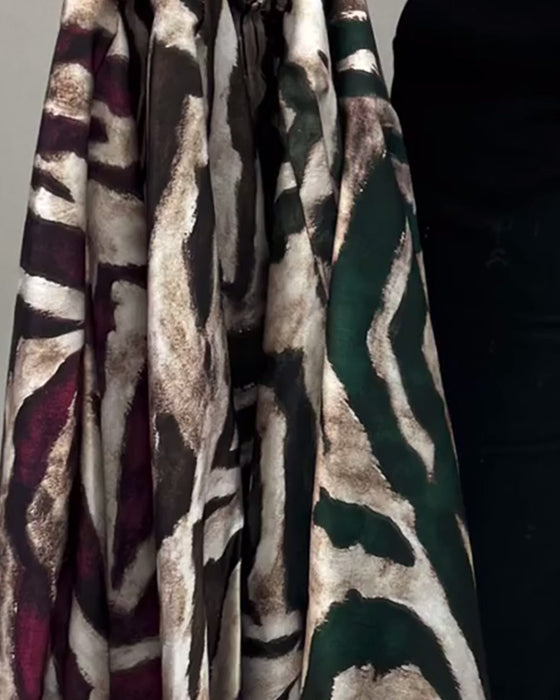 Zebrastribet bluse i afslappet pasform