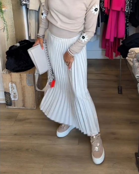 Plisseret ensfarvet kjole