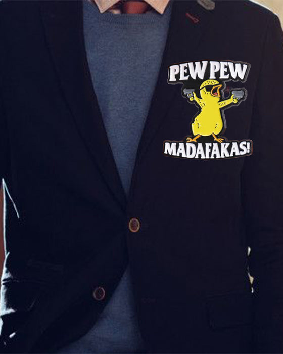 Broche med Bogstav & Tegneserie And Design