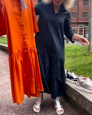 Ensfarvet afslappet langærmet kjole