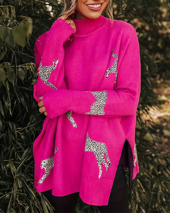 Stilfuld løs højhalset pullover med delvist leopardprint