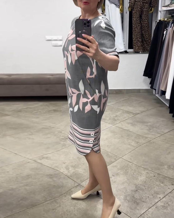 Afslappet kjole med bladstribet print