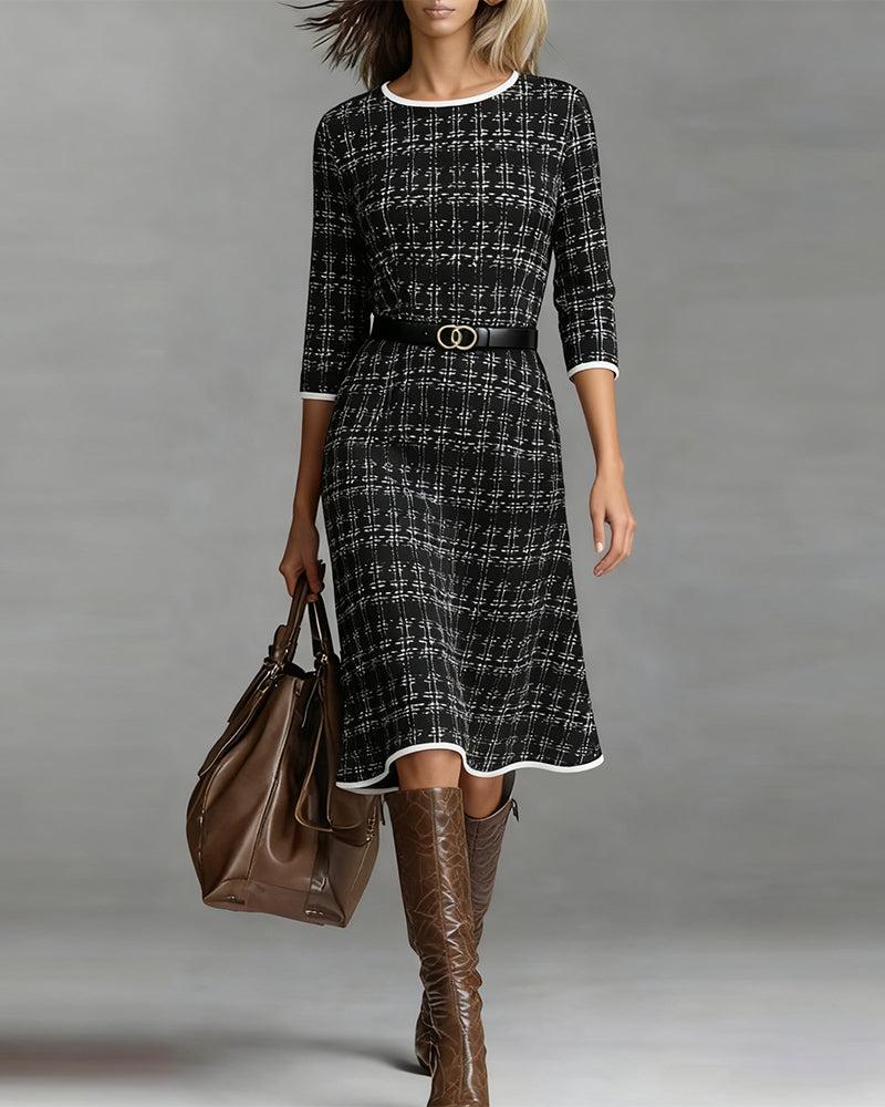 Kjole Med Rund Halsudskæring Og Chanel-Stil