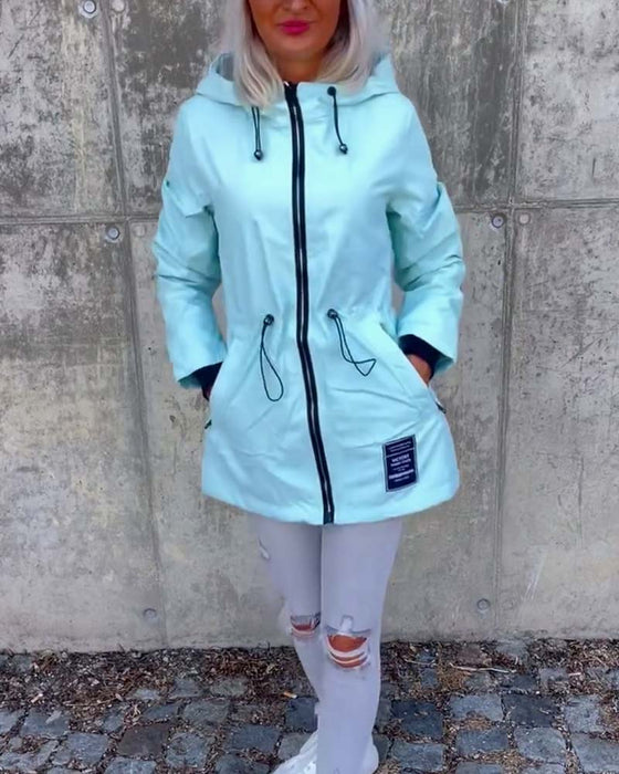 Lyseblå hættejakke med snøre