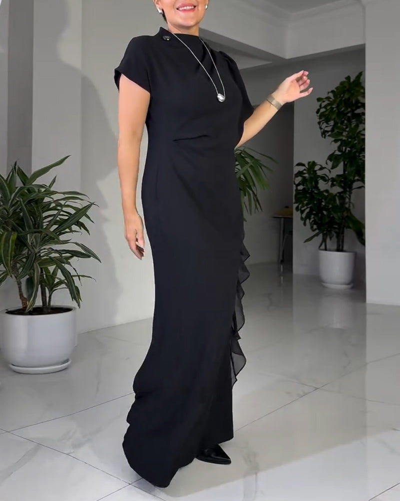Moderne Ensfarvet Kjole Med Rys-Design