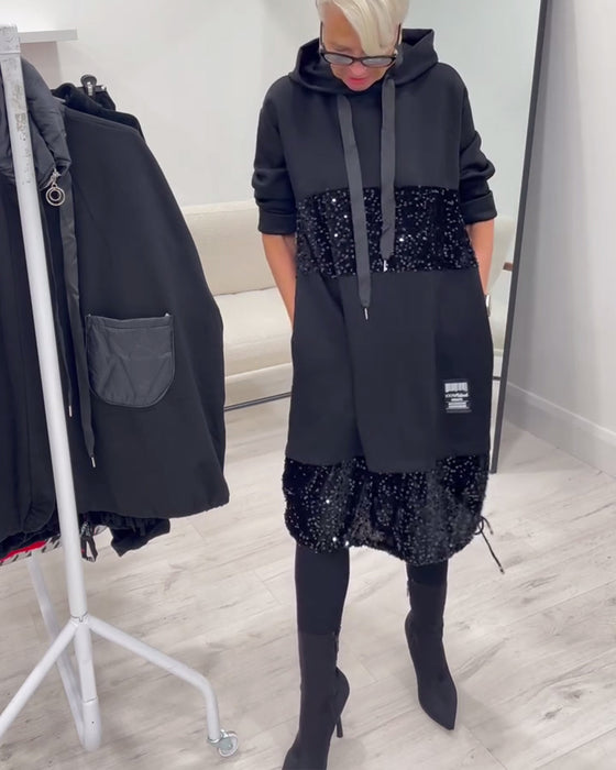 Kjole Med Hætte Og Moderigtigt Patchwork