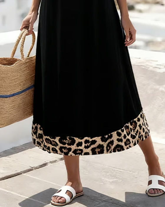 Elegant Maxi Kjole Med Leopardtryk Og Patchworkdetaljer
