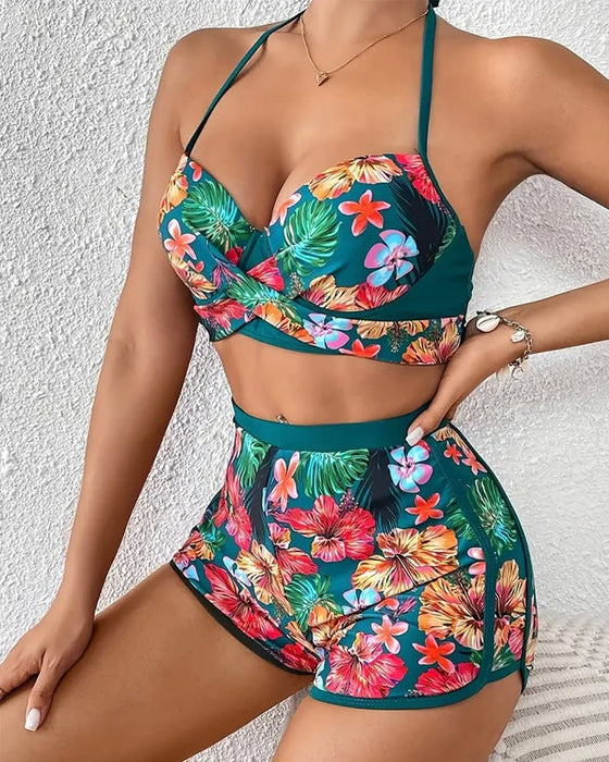 Badedragt med afslappet blomsterprint og tredelte shorts