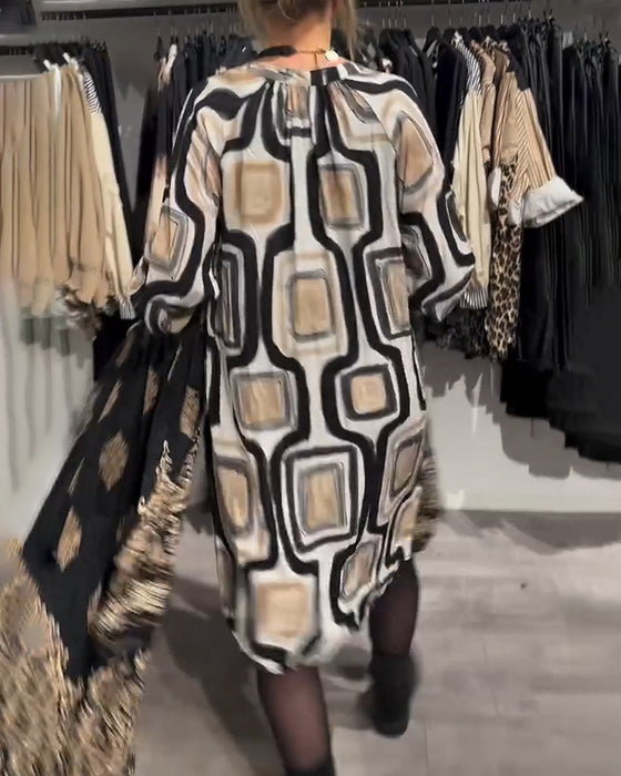 Løs Kjole Med V-Hals Og Geometrisk Print