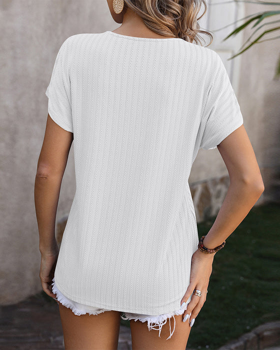 Ensfarvet T-shirt med V-udskæring