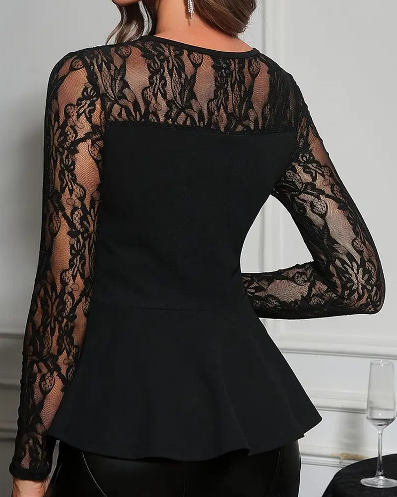 T-shirt med moderne patchwork og blondedetaljer, slim fit